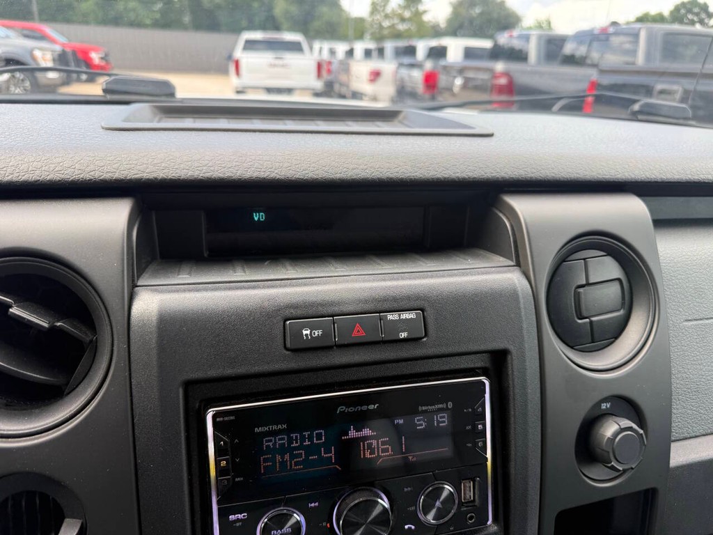 Ford F-150 Vehicle Full-screen Gallery Image 26
