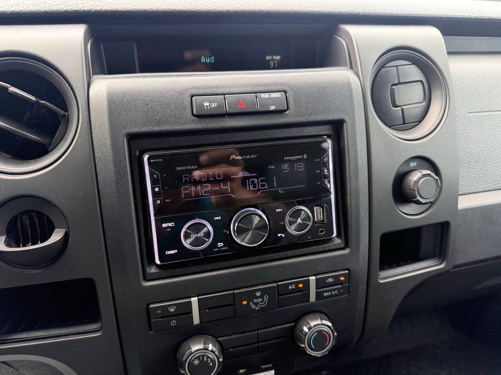 Ford F-150 Vehicle Full-screen Gallery Image 27