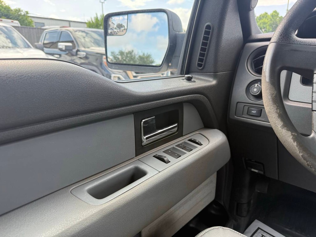 Ford F-150 Vehicle Full-screen Gallery Image 30