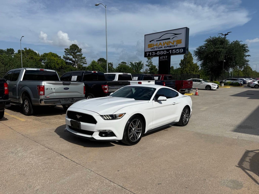 Ford Mustang Vehicle Full-screen Gallery Image 03