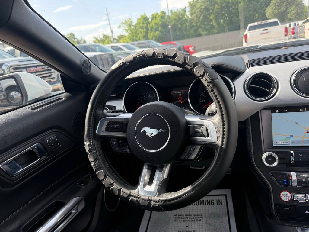 Ford Mustang Vehicle Full-screen Gallery Image 17