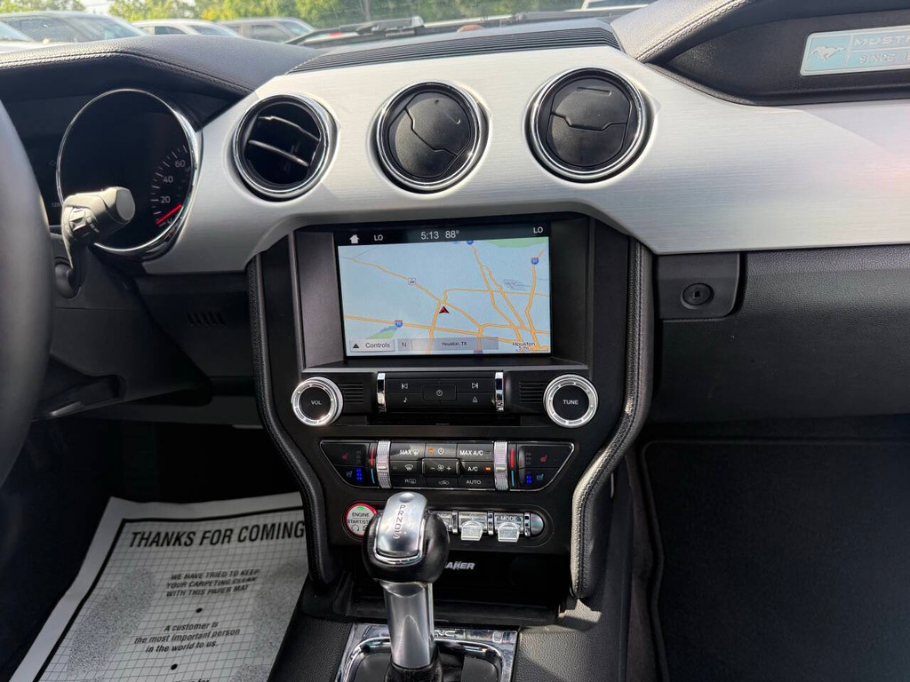 Ford Mustang Vehicle Full-screen Gallery Image 19