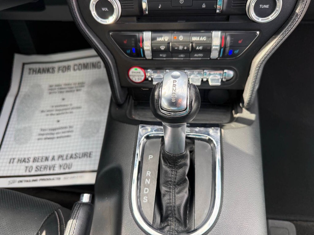 Ford Mustang Vehicle Full-screen Gallery Image 23