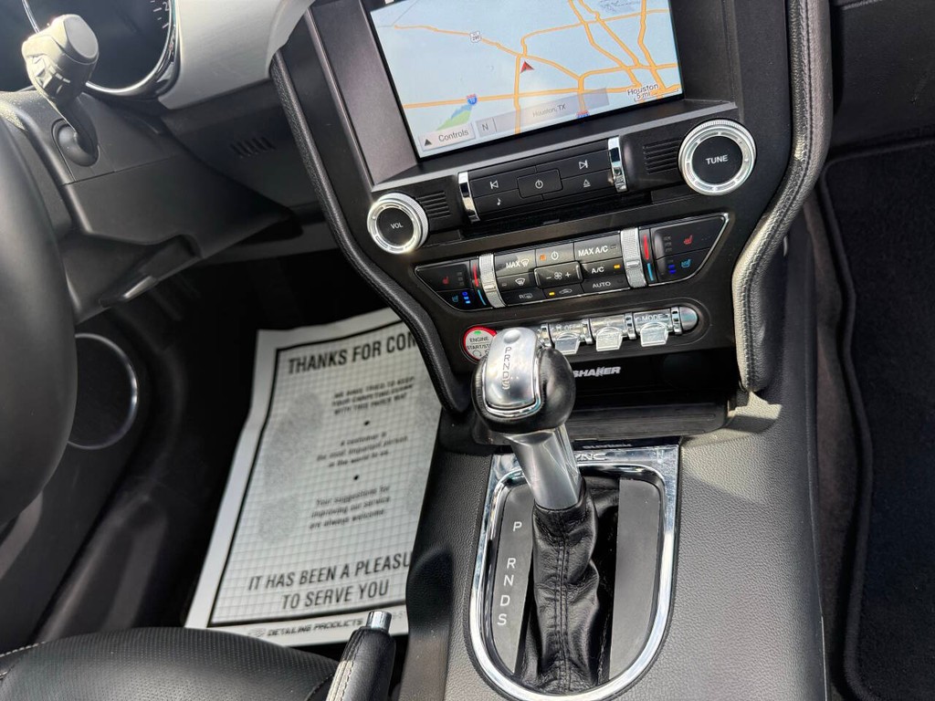 Ford Mustang Vehicle Full-screen Gallery Image 24