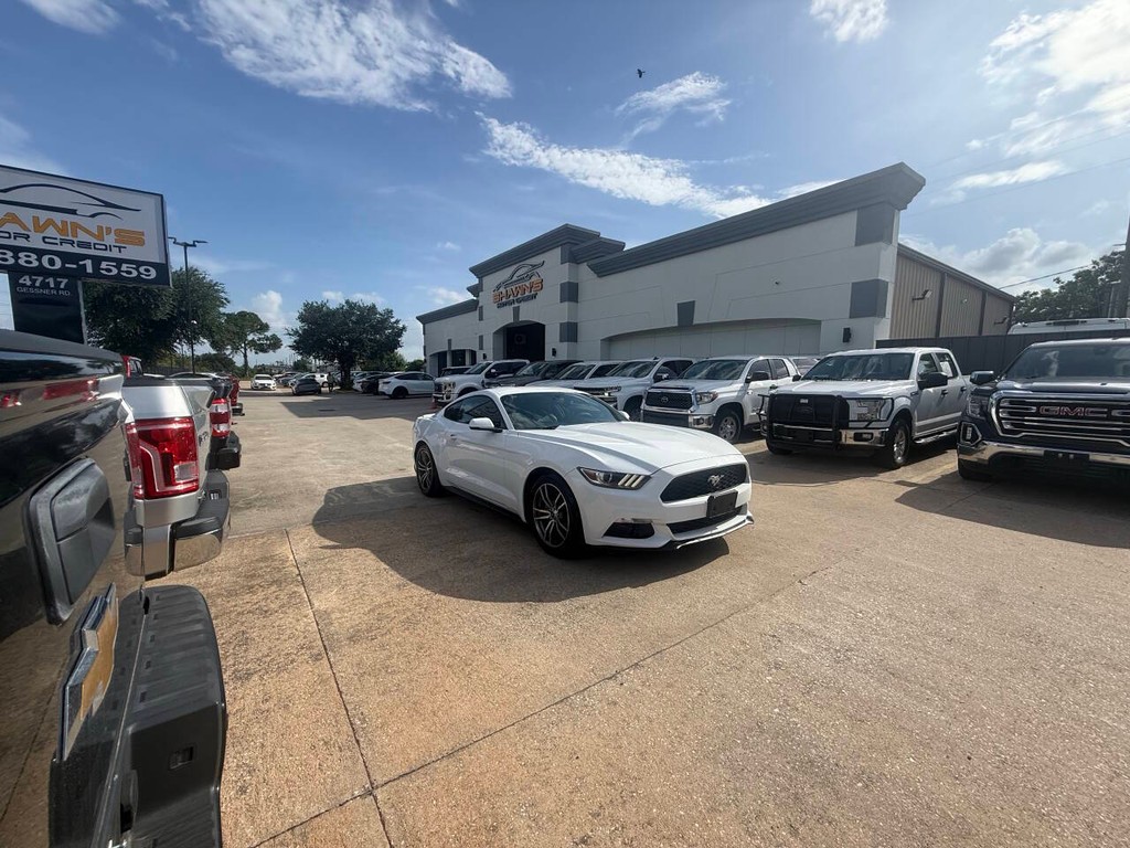 Ford Mustang Vehicle Full-screen Gallery Image 38