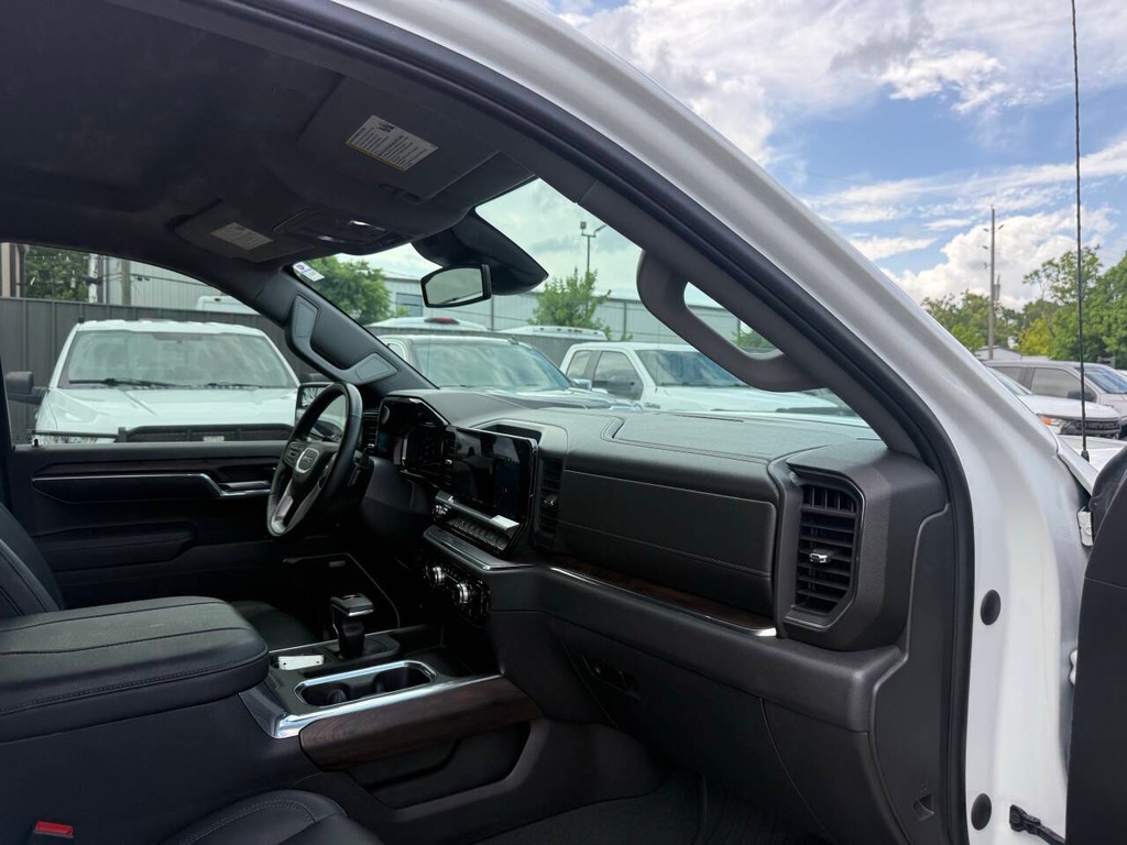 GMC Sierra 1500 Vehicle Full-screen Gallery Image 09