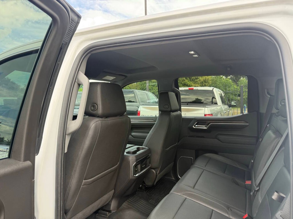GMC Sierra 1500 Vehicle Full-screen Gallery Image 12