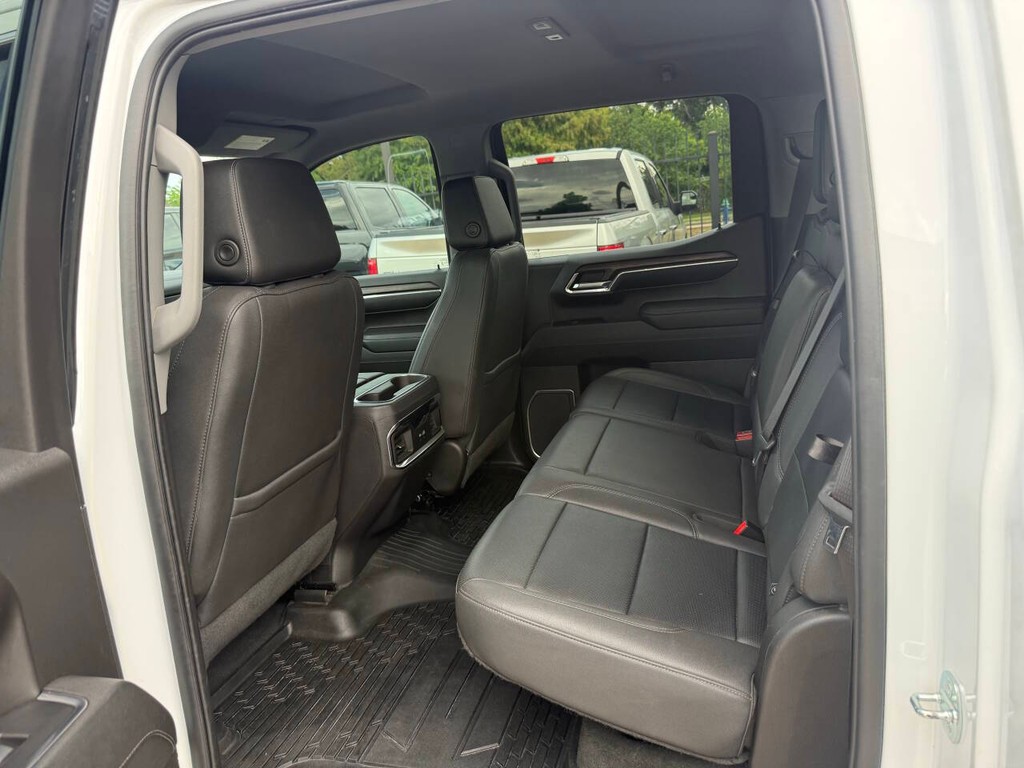 GMC Sierra 1500 Vehicle Full-screen Gallery Image 13