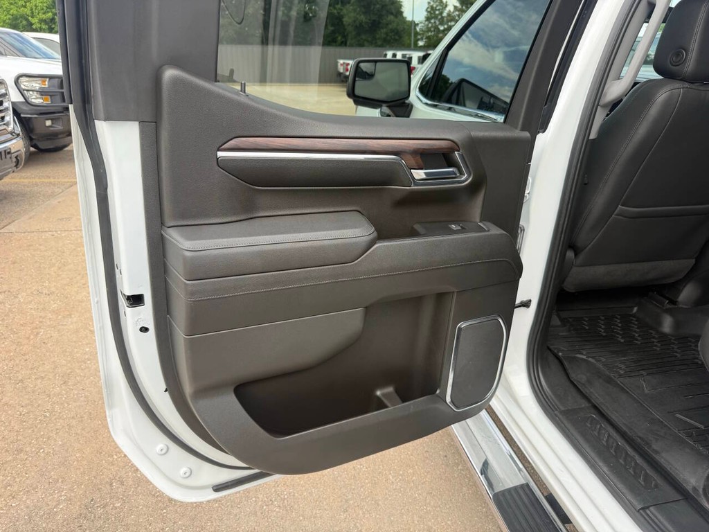 GMC Sierra 1500 Vehicle Full-screen Gallery Image 14
