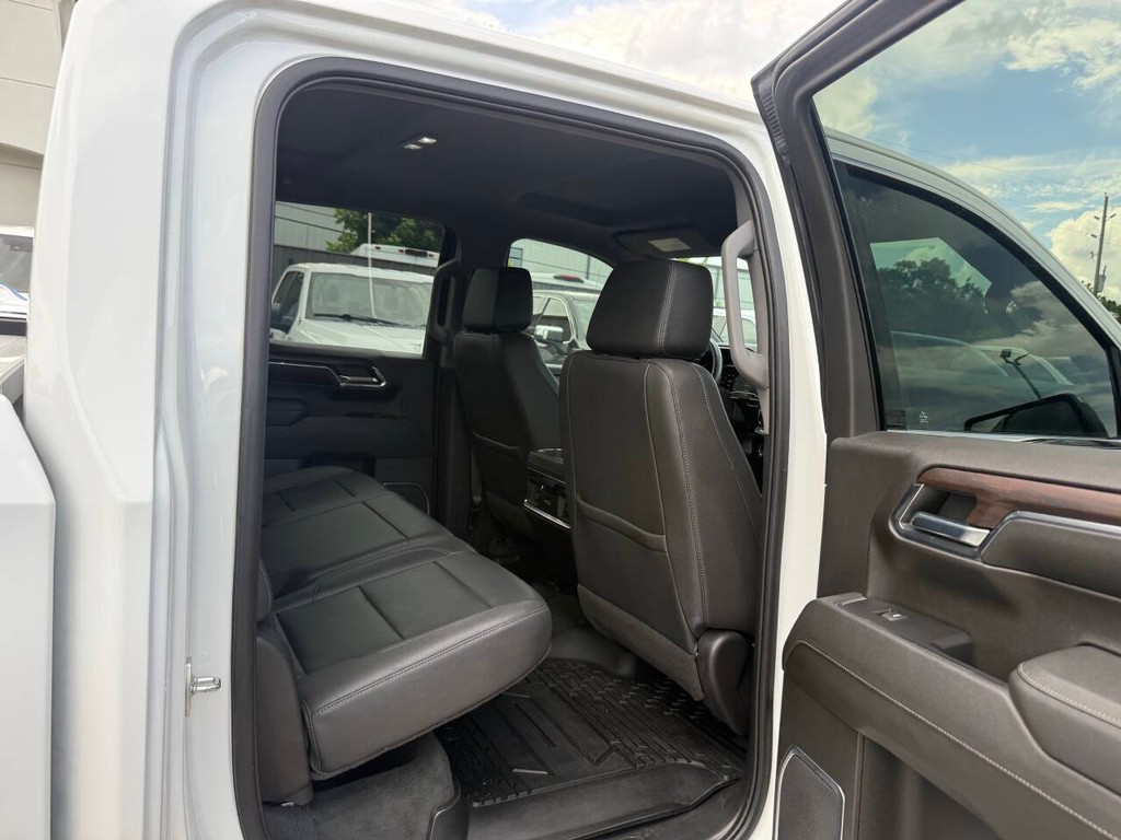 GMC Sierra 1500 Vehicle Full-screen Gallery Image 15