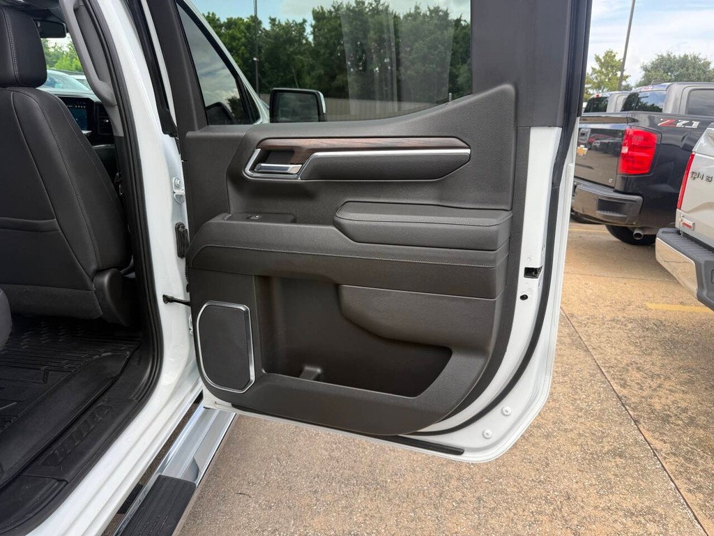 GMC Sierra 1500 Vehicle Full-screen Gallery Image 16