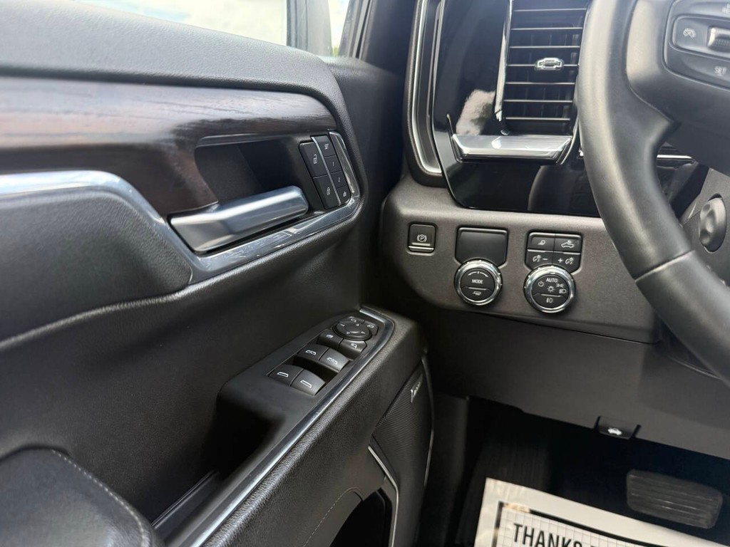GMC Sierra 1500 Vehicle Full-screen Gallery Image 28