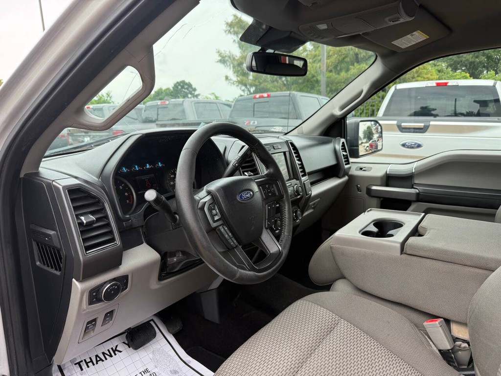 Ford F-150 Vehicle Full-screen Gallery Image 06