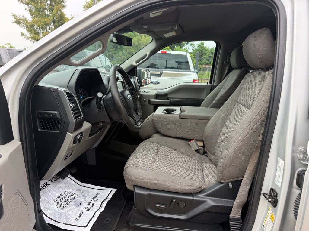 Ford F-150 Vehicle Full-screen Gallery Image 07