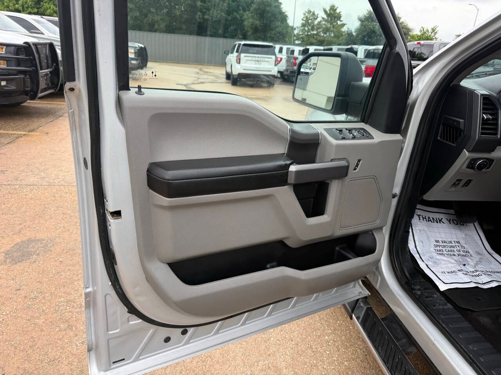 Ford F-150 Vehicle Full-screen Gallery Image 08