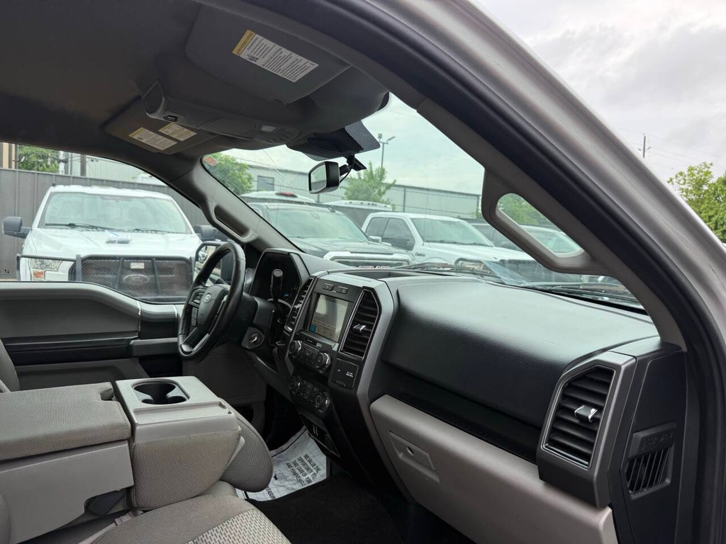Ford F-150 Vehicle Full-screen Gallery Image 09