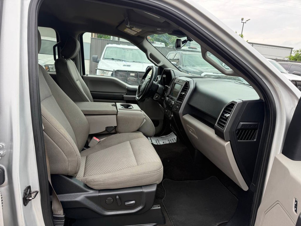 Ford F-150 Vehicle Full-screen Gallery Image 10