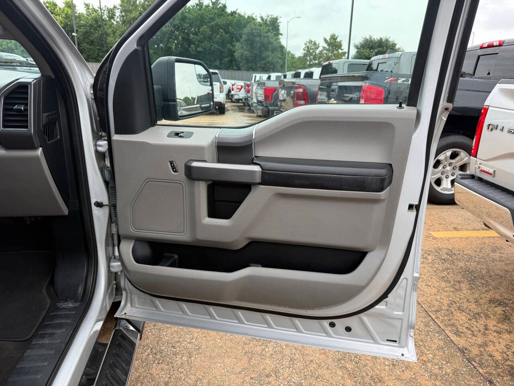 Ford F-150 Vehicle Full-screen Gallery Image 11