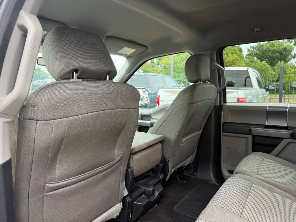 Ford F-150 Vehicle Full-screen Gallery Image 12