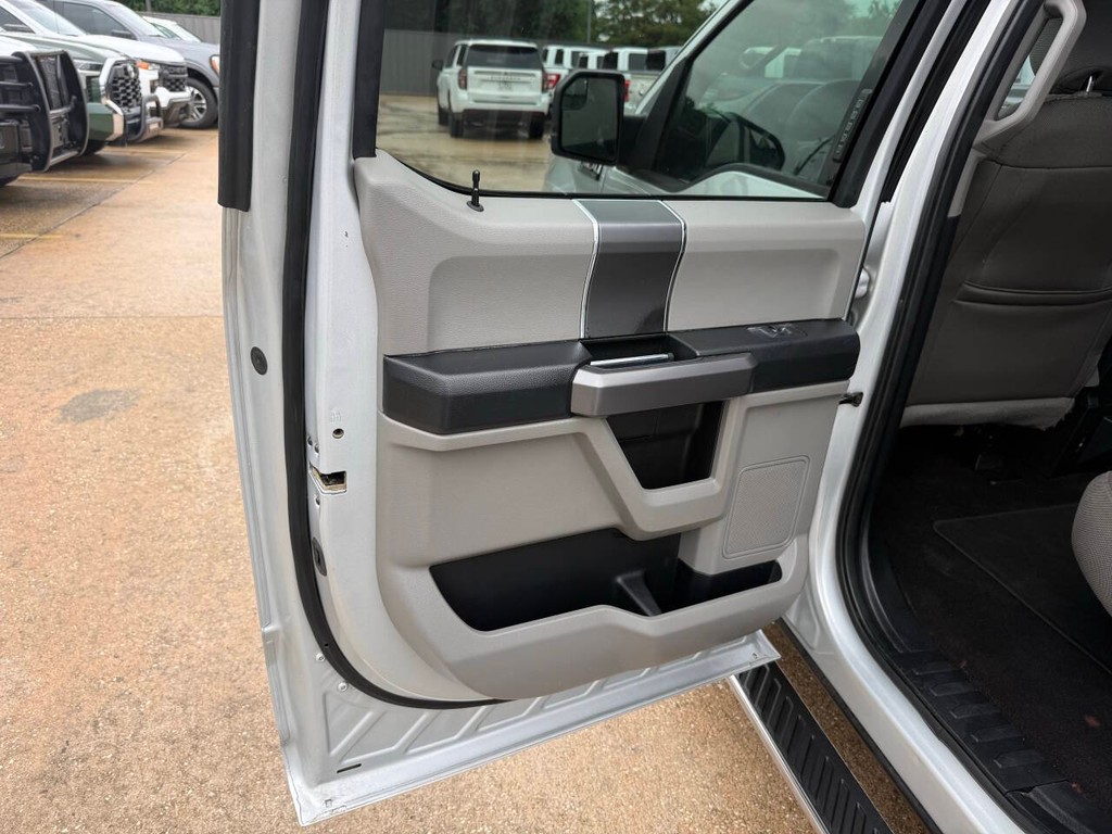 Ford F-150 Vehicle Full-screen Gallery Image 14