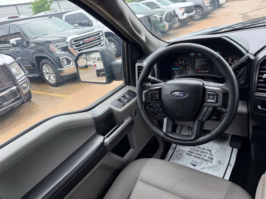 Ford F-150 Vehicle Full-screen Gallery Image 19