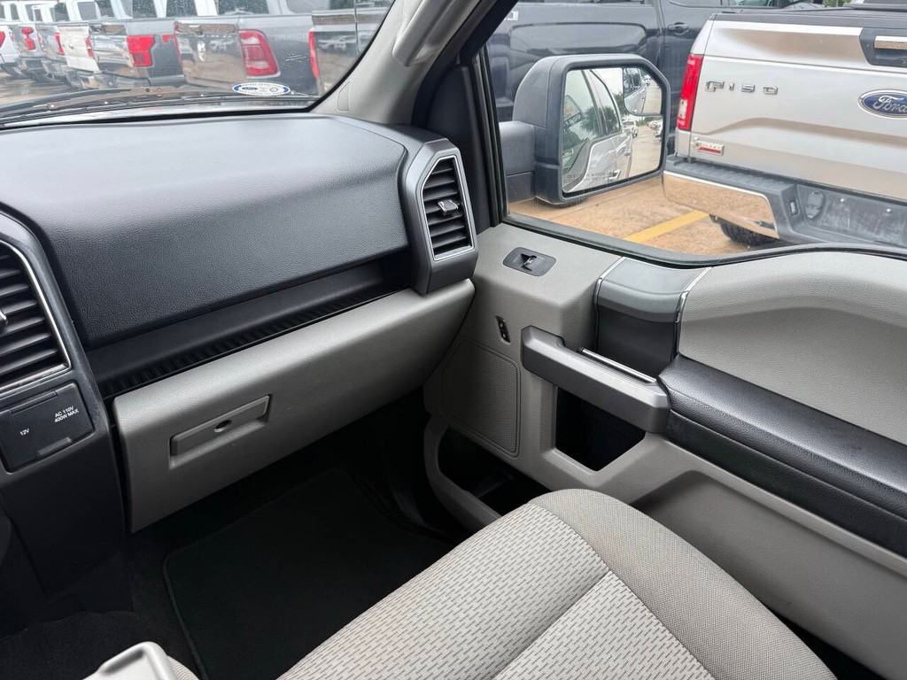 Ford F-150 Vehicle Full-screen Gallery Image 20