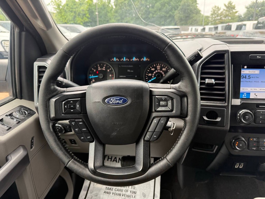 Ford F-150 Vehicle Full-screen Gallery Image 22
