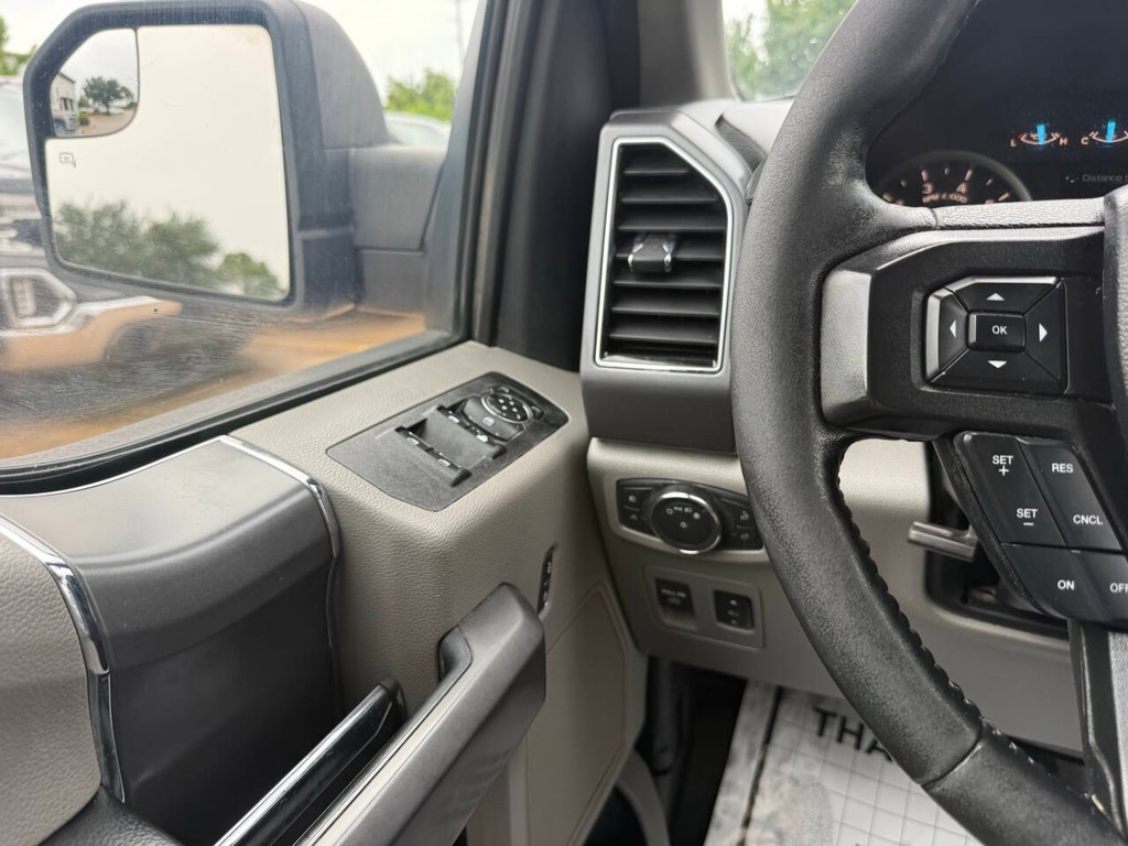 Ford F-150 Vehicle Full-screen Gallery Image 30
