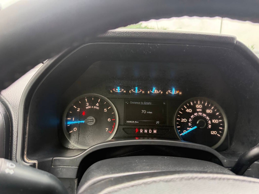 Ford F-150 Vehicle Full-screen Gallery Image 31