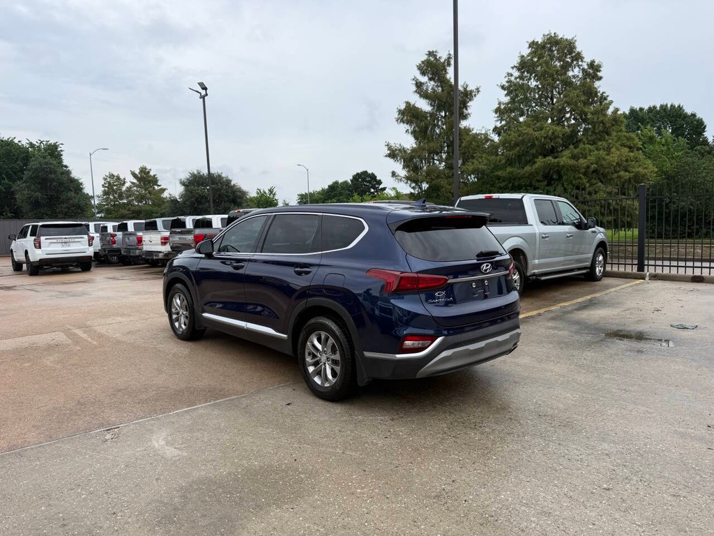 Hyundai Santa Fe Vehicle Full-screen Gallery Image 04