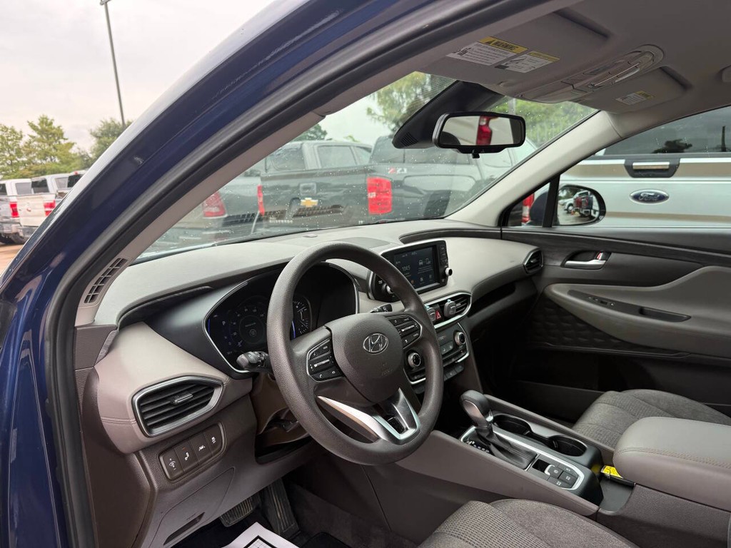 Hyundai Santa Fe Vehicle Full-screen Gallery Image 06