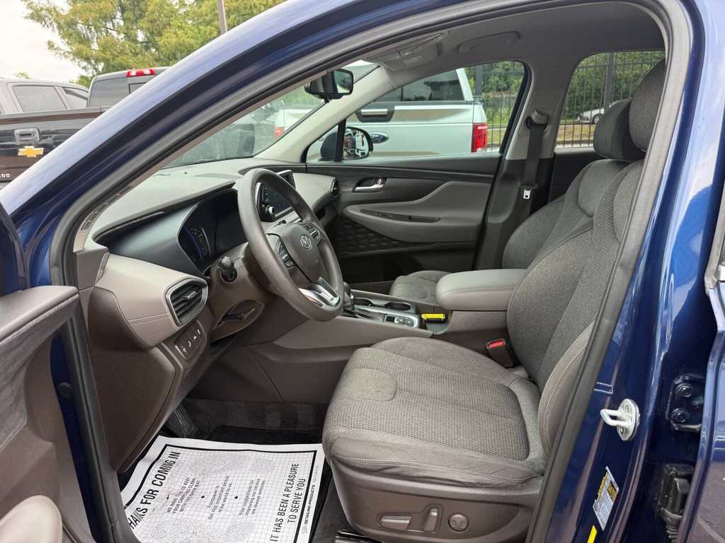 Hyundai Santa Fe Vehicle Full-screen Gallery Image 07