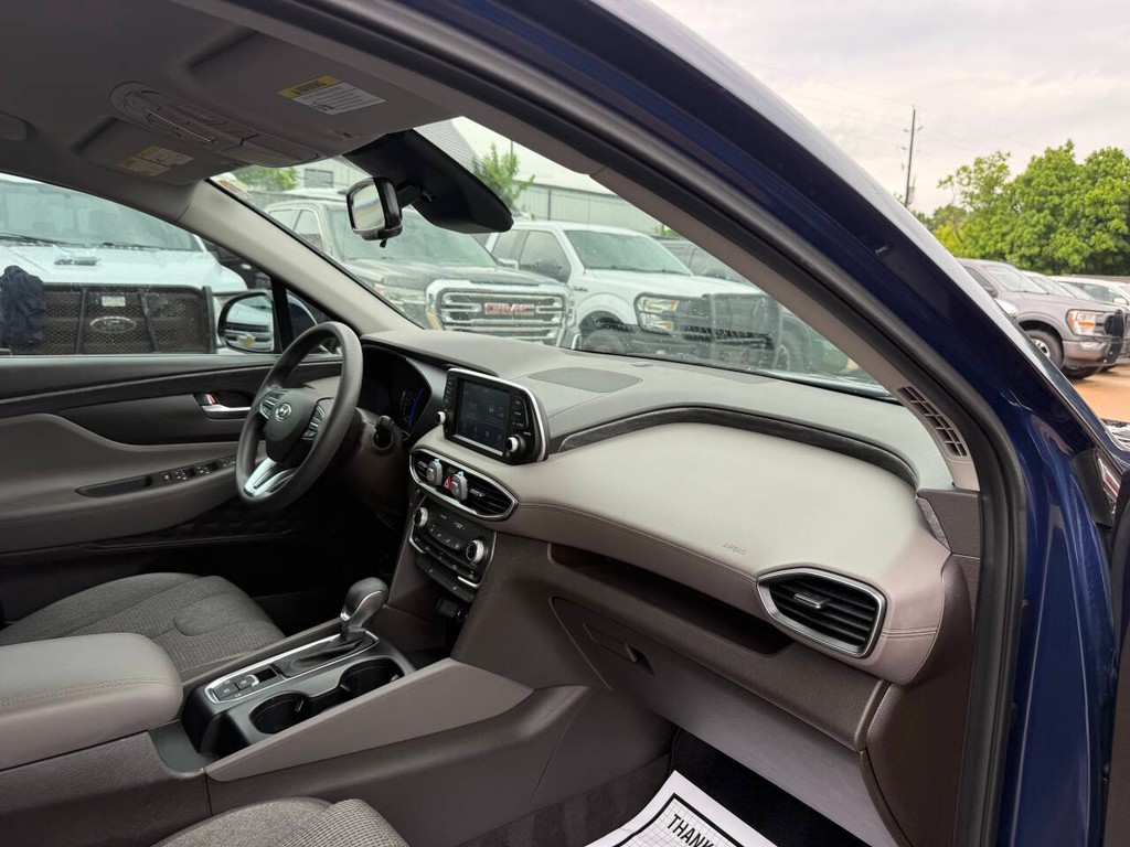 Hyundai Santa Fe Vehicle Full-screen Gallery Image 09