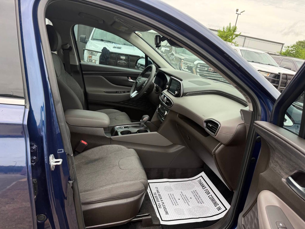 Hyundai Santa Fe Vehicle Full-screen Gallery Image 10