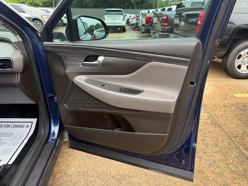 Hyundai Santa Fe Vehicle Full-screen Gallery Image 11