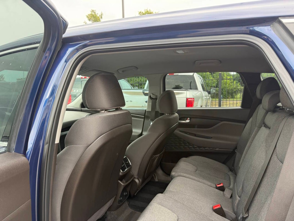 Hyundai Santa Fe Vehicle Full-screen Gallery Image 12