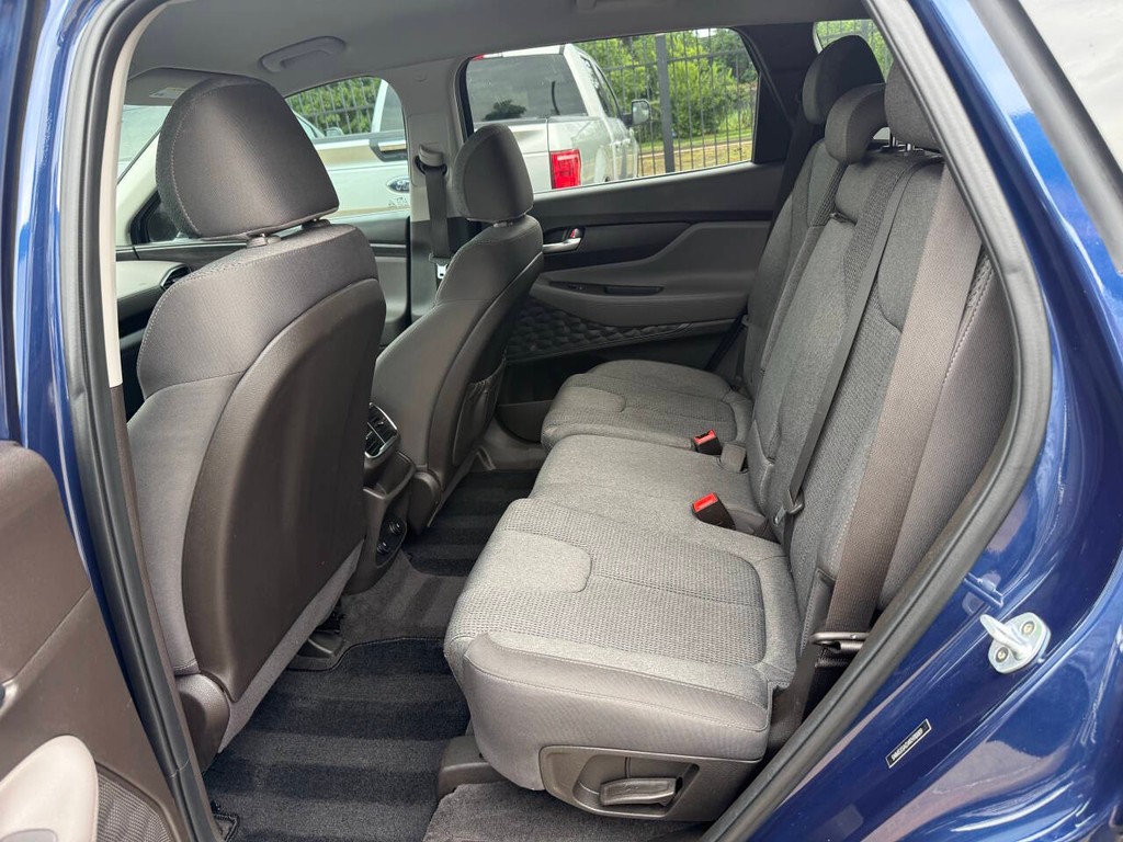 Hyundai Santa Fe Vehicle Full-screen Gallery Image 13