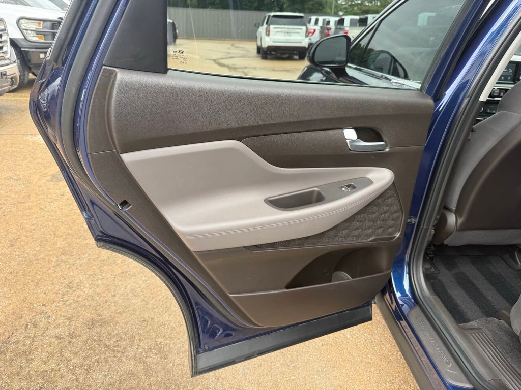 Hyundai Santa Fe Vehicle Full-screen Gallery Image 14