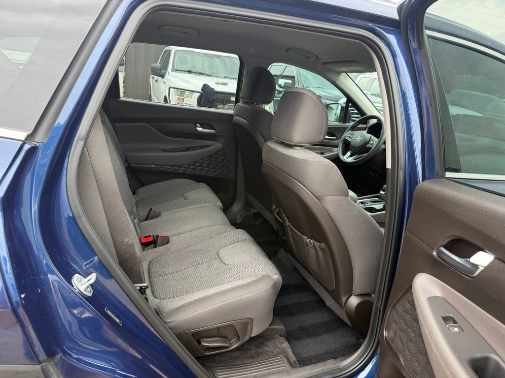 Hyundai Santa Fe Vehicle Full-screen Gallery Image 15