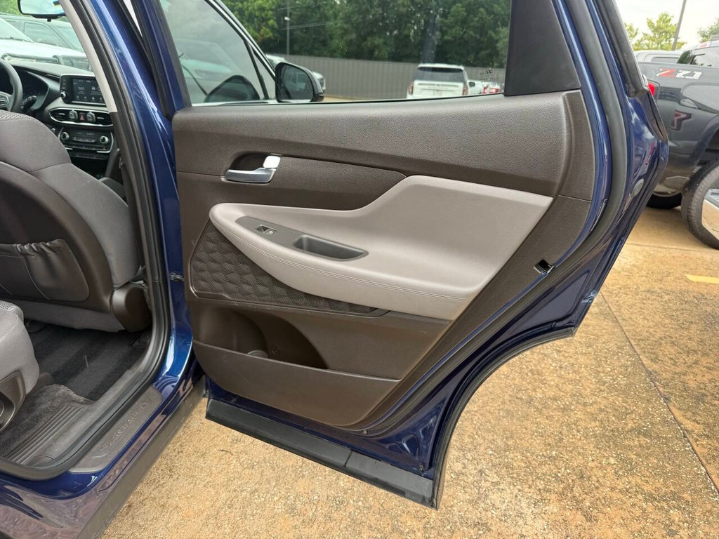 Hyundai Santa Fe Vehicle Full-screen Gallery Image 16