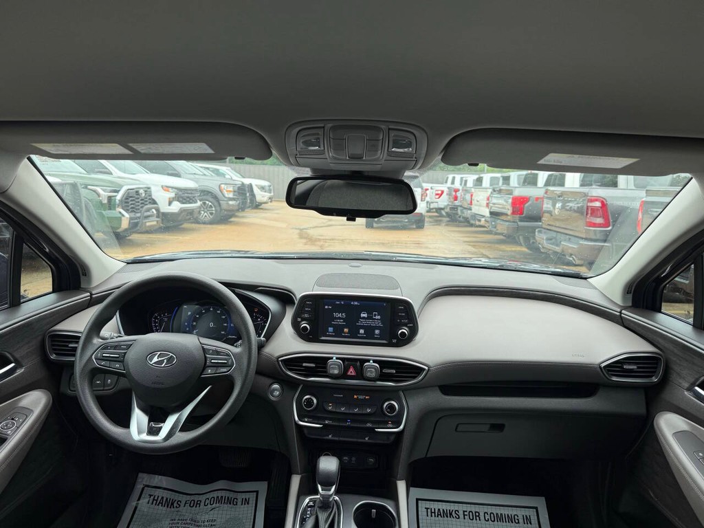 Hyundai Santa Fe Vehicle Full-screen Gallery Image 17