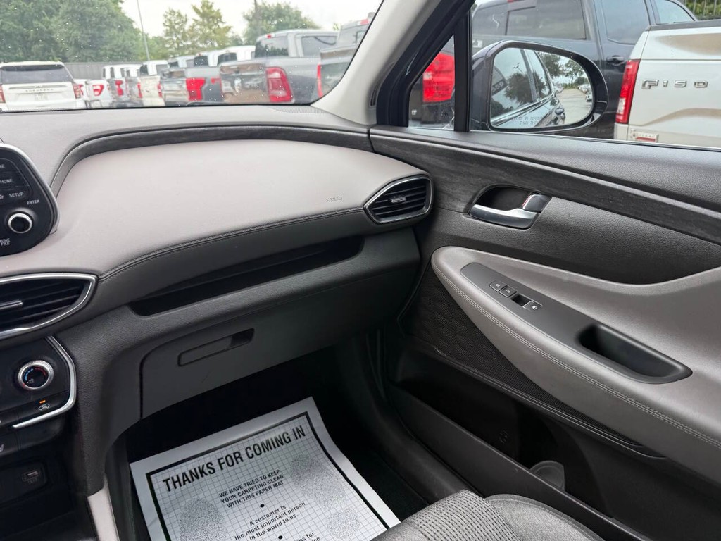 Hyundai Santa Fe Vehicle Full-screen Gallery Image 20