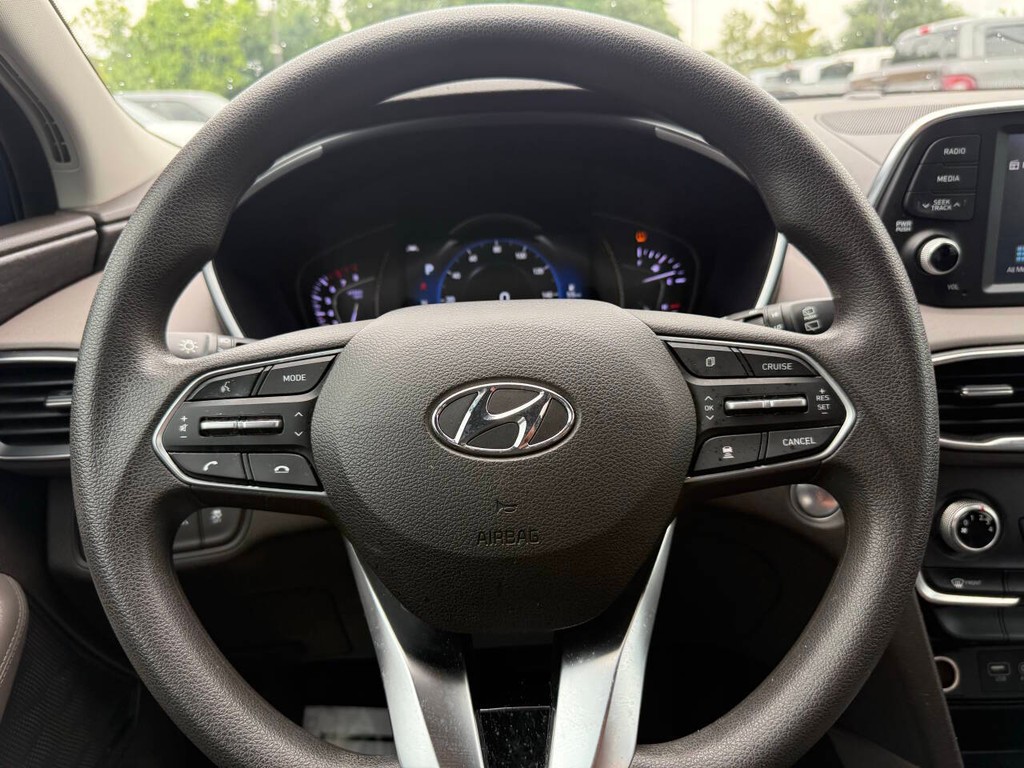 Hyundai Santa Fe Vehicle Full-screen Gallery Image 23