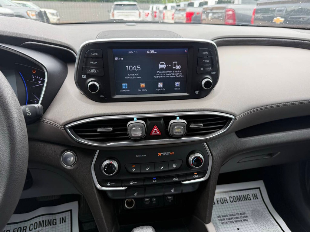 Hyundai Santa Fe Vehicle Full-screen Gallery Image 24