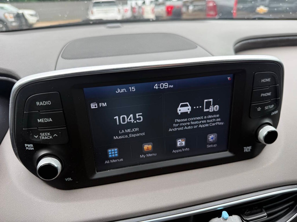 Hyundai Santa Fe Vehicle Full-screen Gallery Image 25
