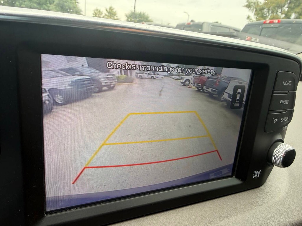 Hyundai Santa Fe Vehicle Full-screen Gallery Image 26