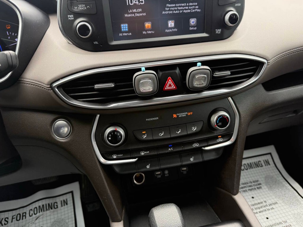 Hyundai Santa Fe Vehicle Full-screen Gallery Image 27