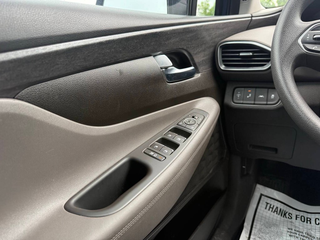 Hyundai Santa Fe Vehicle Full-screen Gallery Image 30