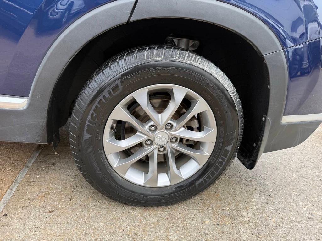 Hyundai Santa Fe Vehicle Full-screen Gallery Image 35