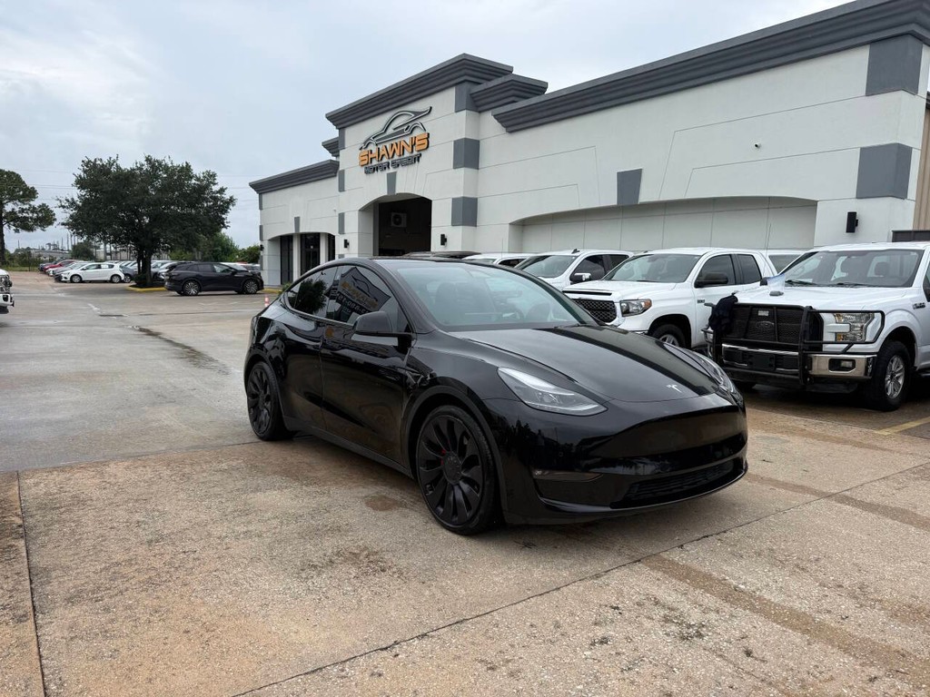 Tesla Model Y Vehicle Full-screen Gallery Image 02